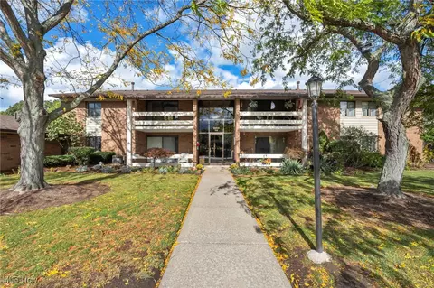 1263 Lost Nation Rd #5, Willoughby, OH 44094