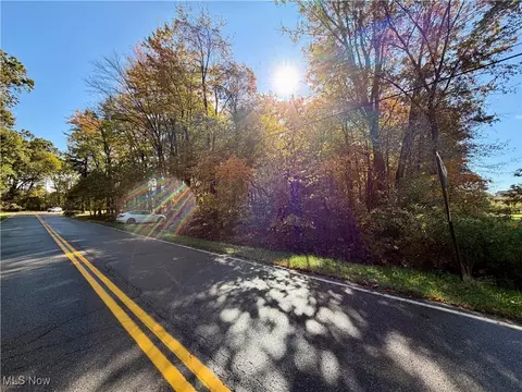 Huckleberry Street Nw, North Canton, OH 44720