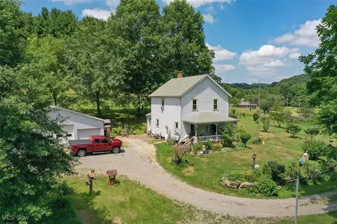 1728 Tall Timber Rd NE, New Philadelphia, OH 44663