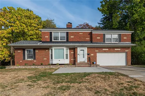 833 E 250th St, Euclid, OH 44132