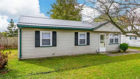 9894 Short Dr, Windham, OH 44288 photo 2