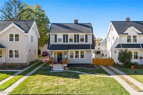 2078 Baxterly Ave, Lakewood, OH 44107