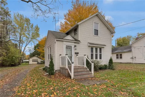 217 W 3rd St, Niles, OH 44446
