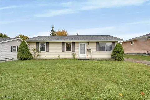 486 Myra Dr, Chardon, OH 44024