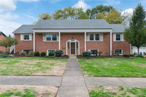 634 Edgewood St SE, North Canton, OH 44720