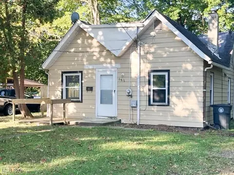 882 Carpenter St, Akron, OH 44310