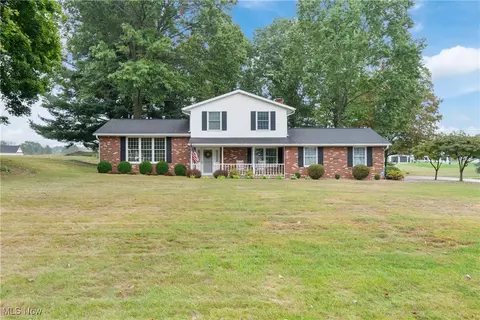 9766 Smithdale Ave NE, Hartville, OH 44632