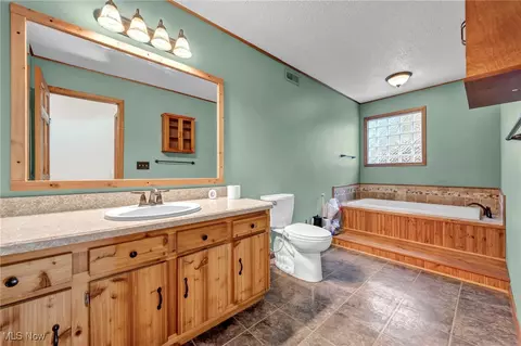 Bath - 159 Burns Rd, Elyria, OH 44035 photo 1 of 2