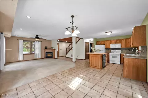 Living - 159 Burns Rd, Elyria, OH 44035 photo 2 of 3
