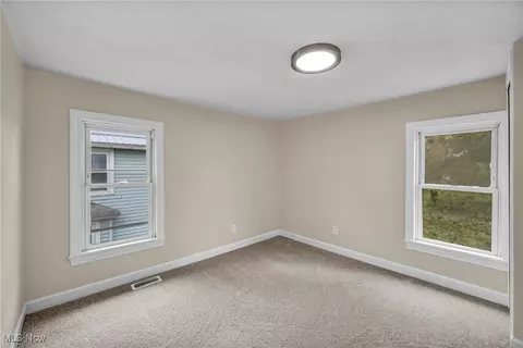 Bedroom - 5827 Jefferson Ave, Ashtabula, OH 44004 photo 6 of 8
