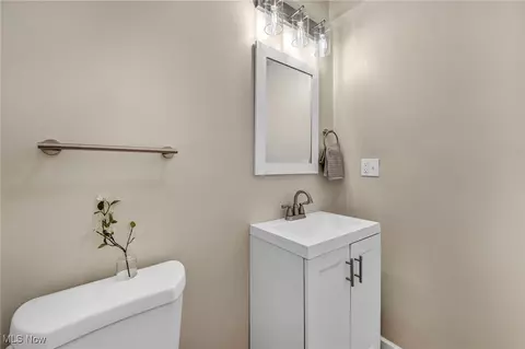 Bath - 5827 Jefferson Ave, Ashtabula, OH 44004 photo 2 of 3