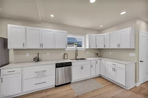 Kitchen - 5827 Jefferson Ave, Ashtabula, OH 44004 photo 6 of 6