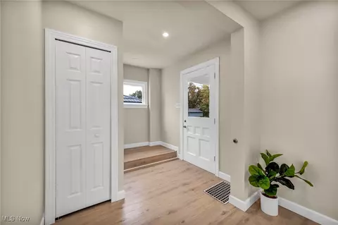 Entry Way - 5827 Jefferson Ave, Ashtabula, OH 44004 photo 1 of 3