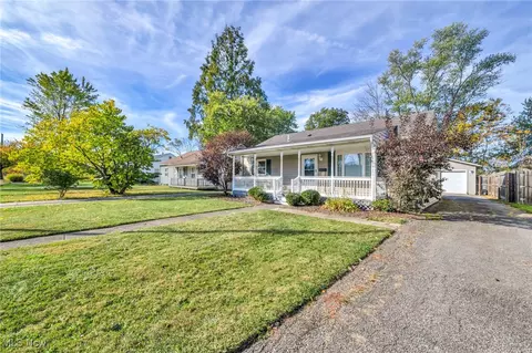 358 Roosevelt Ave, Elyria, OH 44035 photo 3