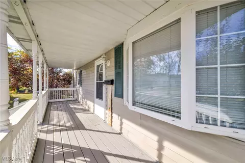 358 Roosevelt Ave, Elyria, OH 44035 photo 4