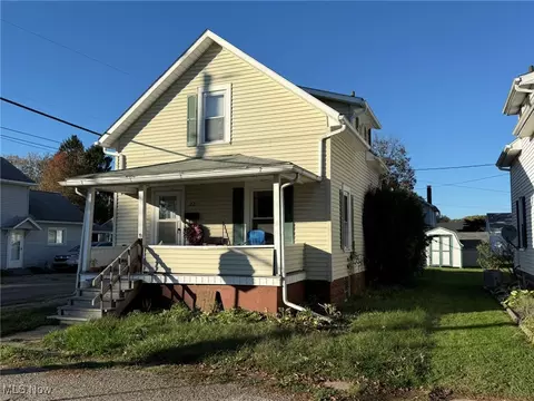 221 Dale Ln NW, New Philadelphia, OH 44663