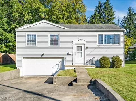 1439 Bexley Dr, Youngstown, OH 44515