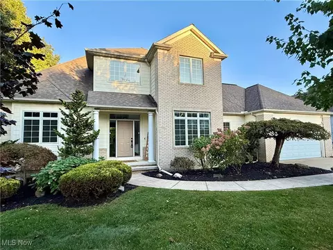7955 Forest Valley Ln, Concord, OH 44077