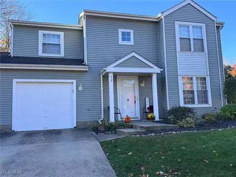42 Woodbury Ln, Northfield, OH 44067