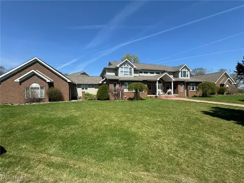 1173 Manchester Ave SW, North Lawrence, OH 44666