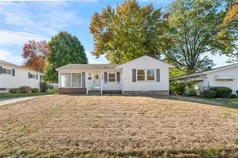 2220 Wedgewood Dr, Akron, OH 44312
