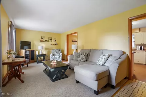 Living - 6229 Appleridge Dr, Boardman, OH 44512 photo 1 of 3