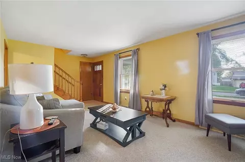 Living - 6229 Appleridge Dr, Boardman, OH 44512 photo 2 of 3