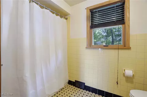 Bath - 6229 Appleridge Dr, Boardman, OH 44512 photo 3 of 3
