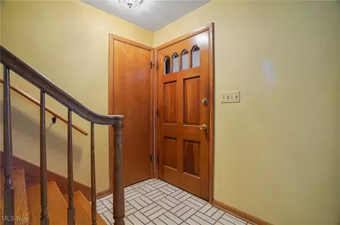 Entry Way - 6229 Appleridge Dr, Boardman, OH 44512 photo 2 of 2