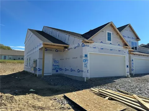 432 Honeycrisp Dr NE, Louisville, OH 44641