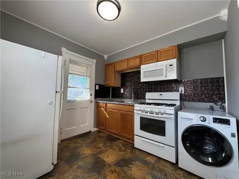 Kitchen - 324 E 235th St, Euclid, OH 44123 photo 2 of 2