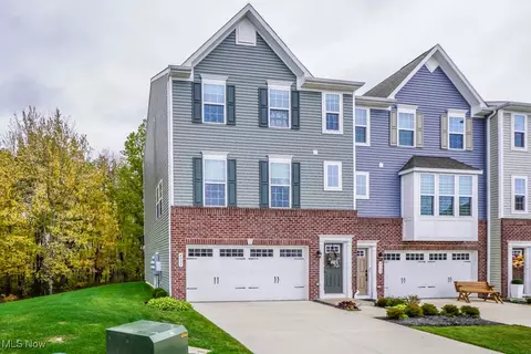 4051 N Steels Cir, Stow, OH 44224