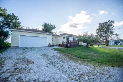 4044 Seeman Rd SW, Navarre, OH 44662