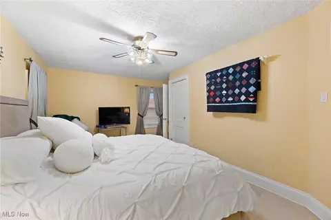Bedroom - 78 E Brookside Ave, Akron, OH 44301 photo 5 of 7
