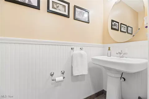Bath - 78 E Brookside Ave, Akron, OH 44301 photo 1 of 2