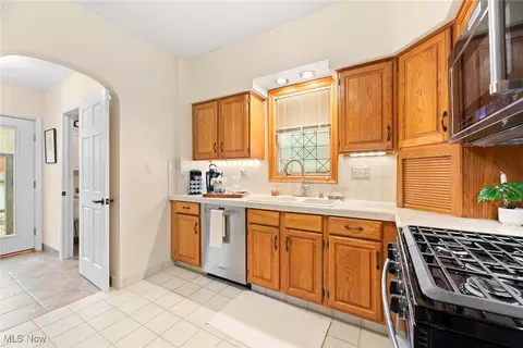 Kitchen - 78 E Brookside Ave, Akron, OH 44301 photo 1 of 2