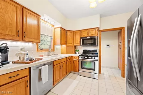 Kitchen - 78 E Brookside Ave, Akron, OH 44301 photo 2 of 2
