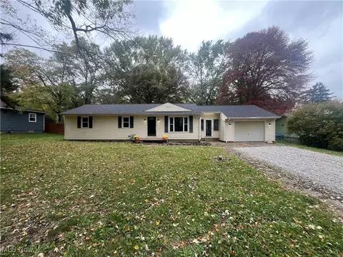 2845 Byron Dr, North Canton, OH 44720