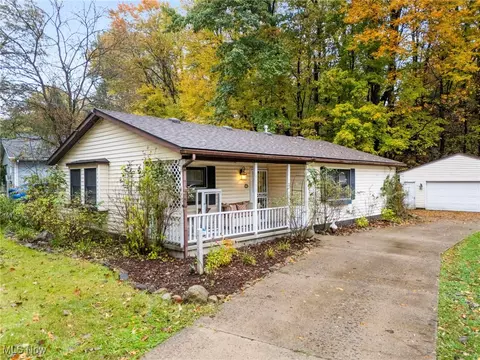1190 Hazel St, Akron, OH 44305