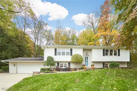 1818 Joan Of Arc Cir, Cuyahoga Falls, OH 44223
