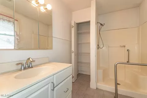 Bath - 934 E 223rd St, Euclid, OH 44123 photo 1 of 4