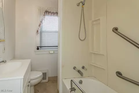 Bath - 934 E 223rd St, Euclid, OH 44123 photo 3 of 4