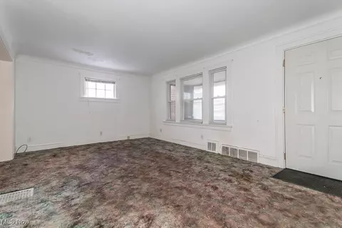 Living - 934 E 223rd St, Euclid, OH 44123 photo 3 of 4