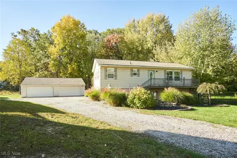 1422 Slagle Dr, Akron, OH 44312