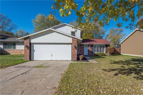 5614 S Nantucket Dr, Lorain, OH 44053