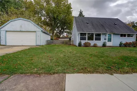 1120 Saxe Ave, Cuyahoga Falls, OH 44221