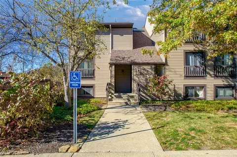 1105 Canyon View Rd #106, Northfield, OH 44067