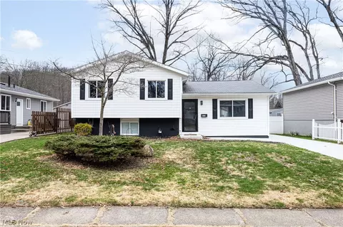 1054 Karen Dr, Akron, OH 44313