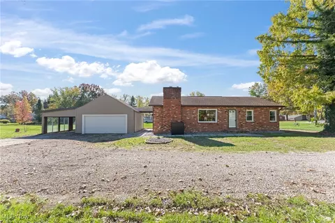1841 Edwards Dr, Akron, OH 44306