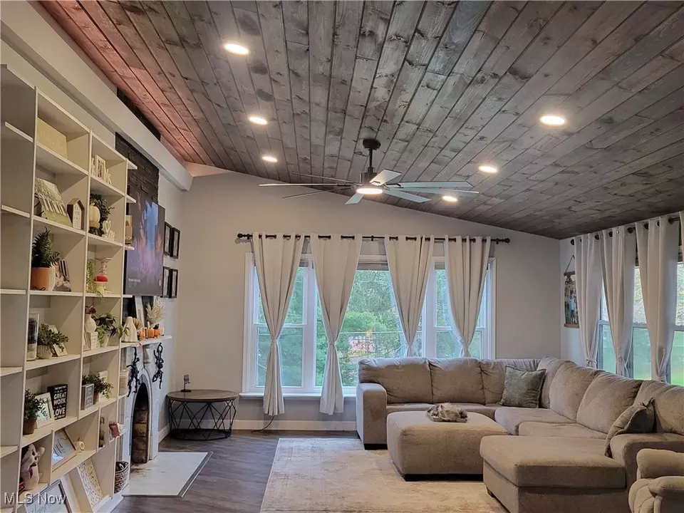 Living - 608 Kerr Ave, Cadiz, OH 43907 photo 3 of 5